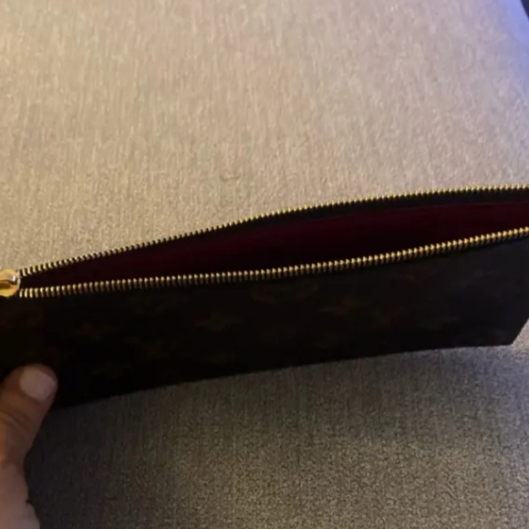 Louis Vuitton Leather Clutch/Pouch Bag - Picture 6 of 9